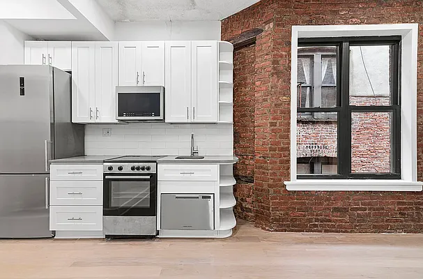 Rented by Current Real Estate Advisors | media 7