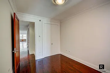 Rented by R New York