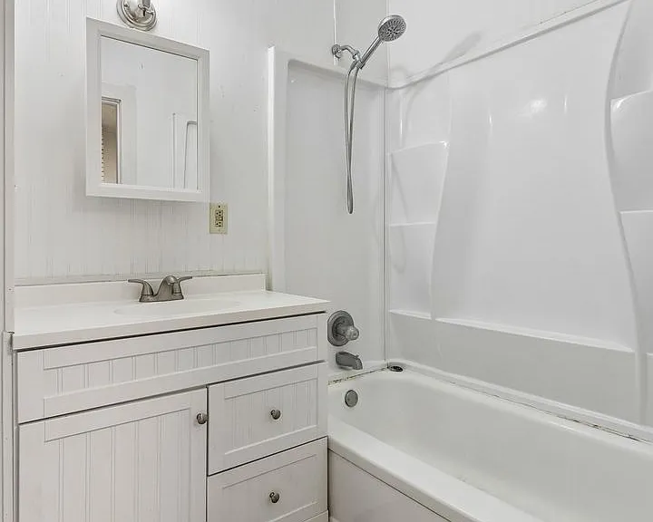 425 Bancroft St — Photo 16