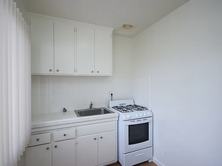 18 S Marguerita Ave #15 — Photo 6