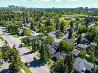 361 NE Capri Ave NW, Calgary, AB T2L 0J5