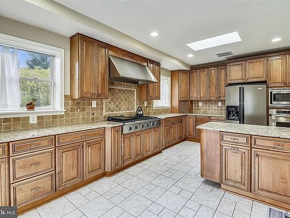 4th image of 12107 Toreador Ln