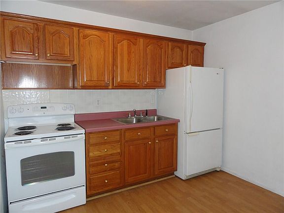 5th image of 1841 W 22nd St