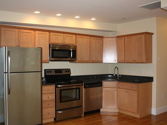 3rd image of 157 M St #3B