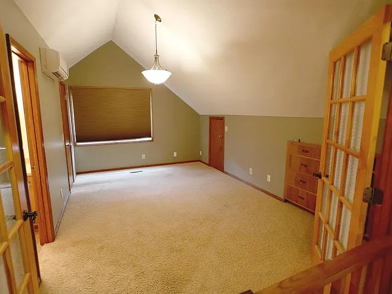 2206 Bluecutt Rd — Photo 8
