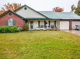 1204 SE 15th St, Wagoner, OK 74467