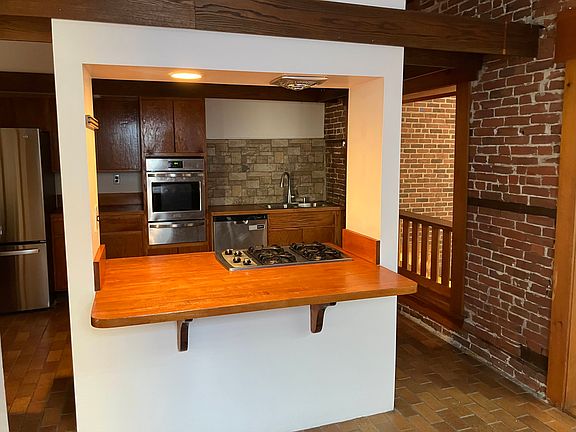 3rd image of 923 S 48th St Floor 1