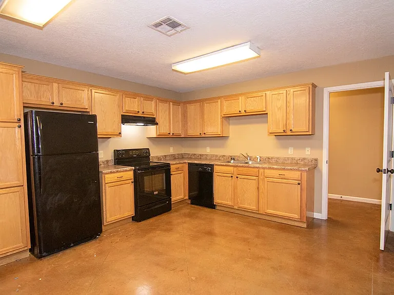 225-SHJ-PKWY-PEYTON-PLACE-kitchen_03252025