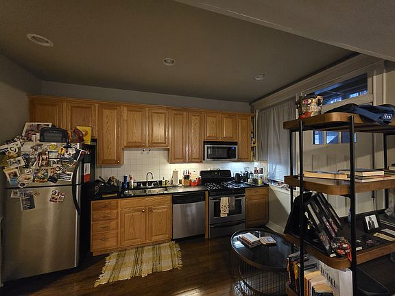 3rd image of 1570 N Hoyne Ave Unit 1N