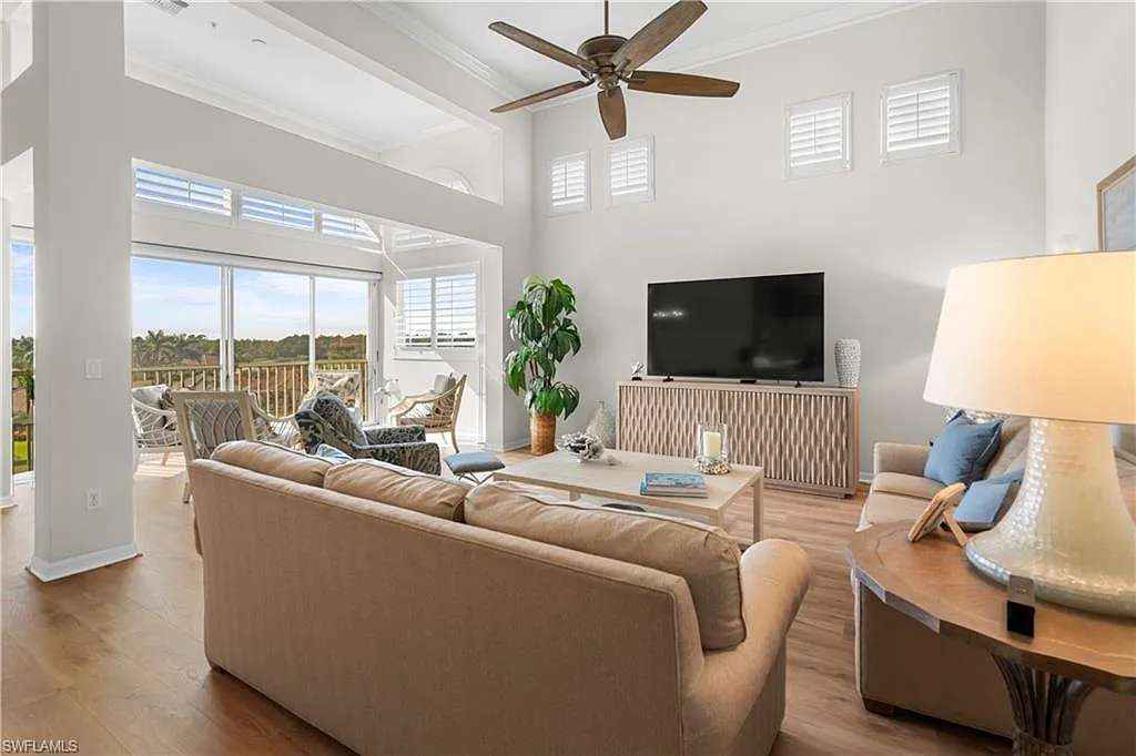 3 bed, 2.0 bath, 1926 sqft, $10,500 — Photo 3