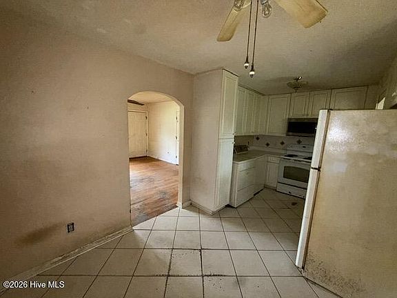 4th image of 1005 Lord Thomas Road