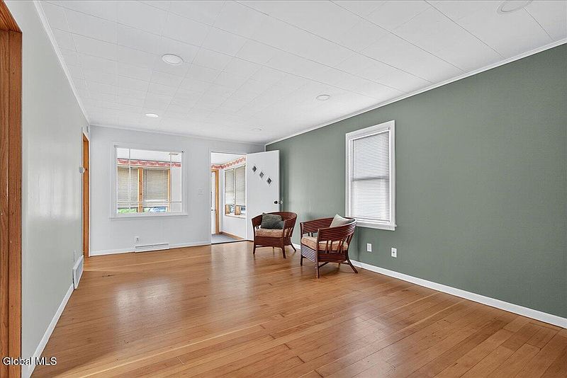 5th image of 309 Pleasant Street