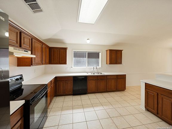 4th image of 11870 Stanton Dr