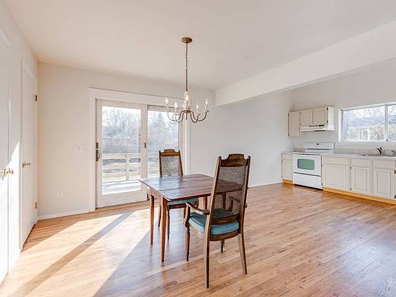5th image of 11 Halsey Ave