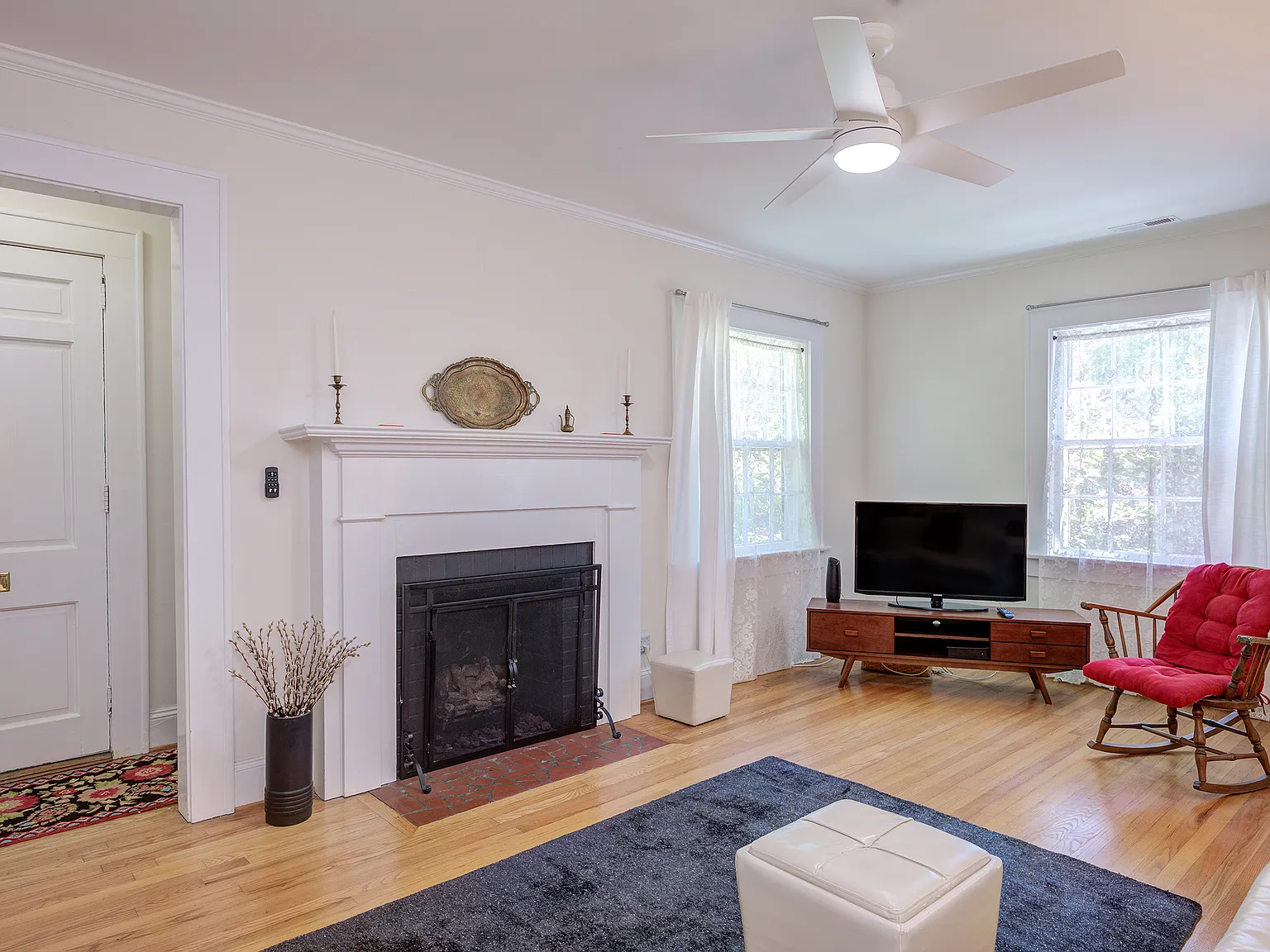 3 bed, 2000 sqft, $3,900 — Photo 2