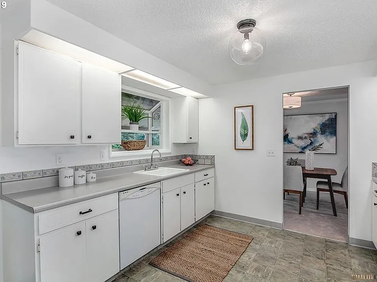 8205 SW Laurel St — Photo 6