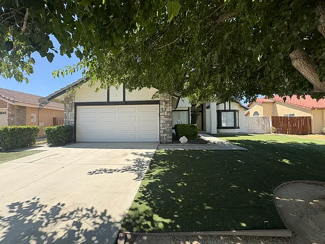 2344 Langhorn St — Photo 1