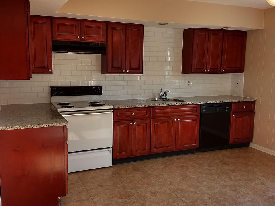 2nd image of 117 Hillcrest Ln APT D36