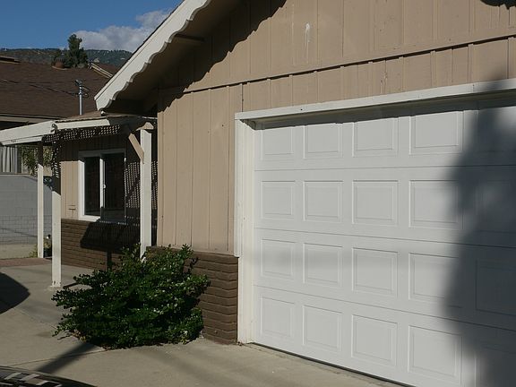 5th image of 4135 N East St