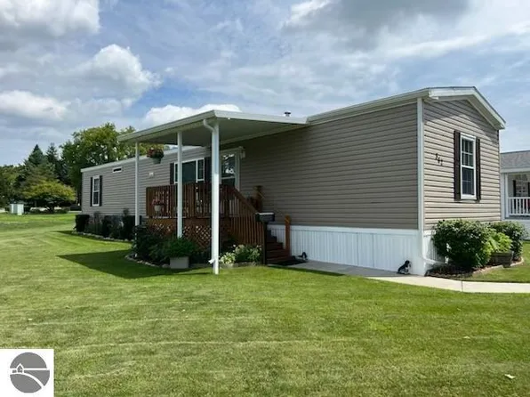 362 Thistlewood Dr, Cadillac, MI 49601
