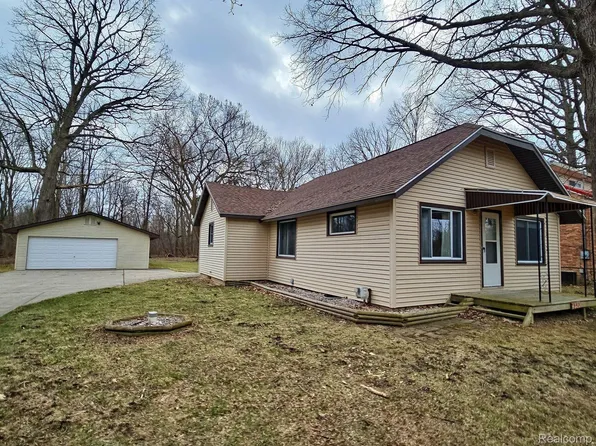 4322 Springfield St, Burton, MI 48509