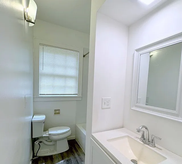 1716 Winona Ave — Photo 8