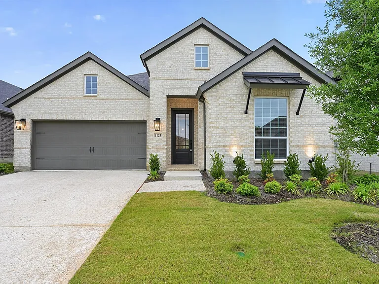 4123 Windy Point Rd — Photo 1