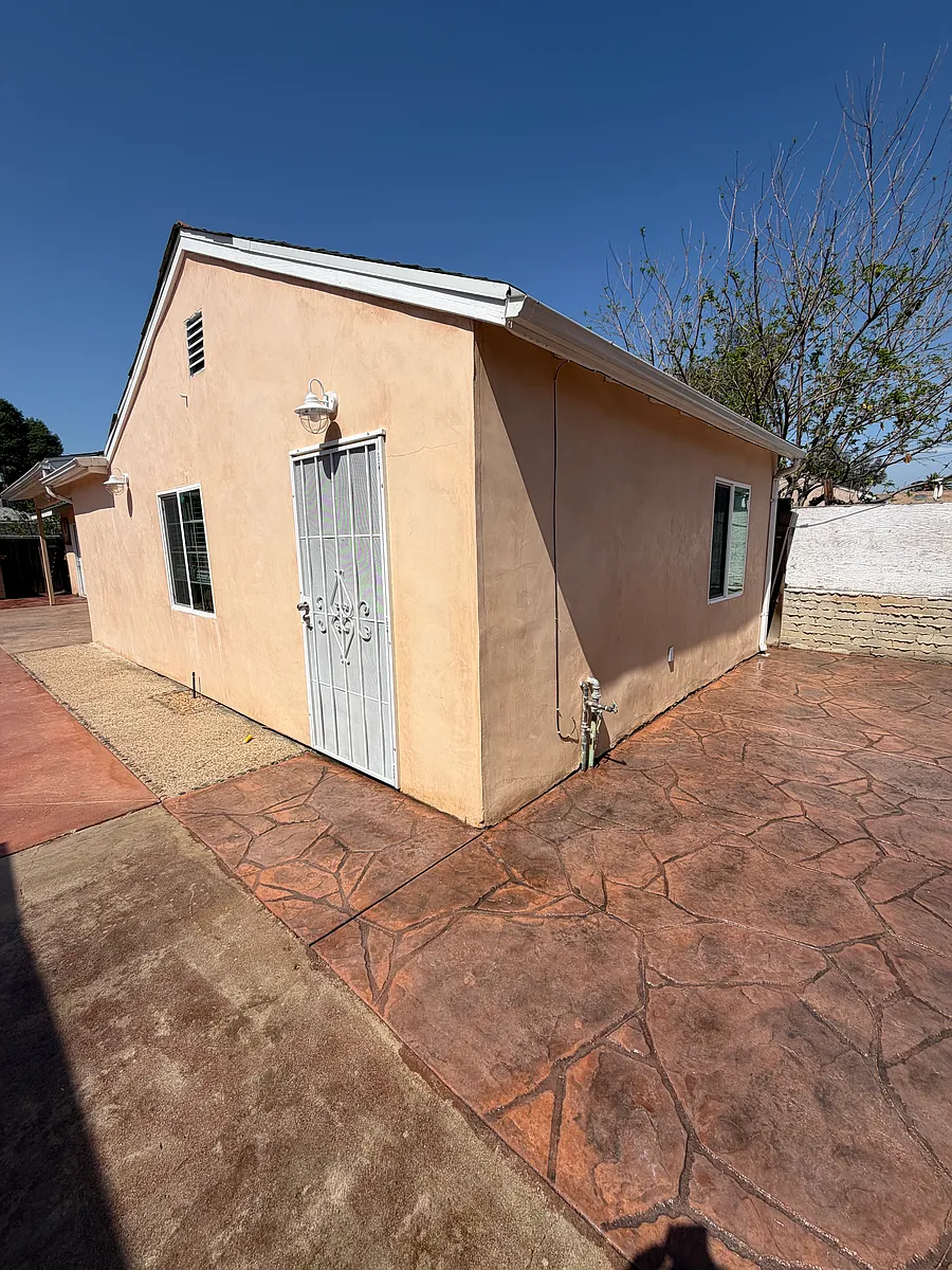 Building Photo - 6833 Rhea Ave