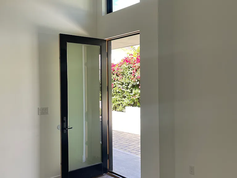2527 Hermosa Ave — Photo 5