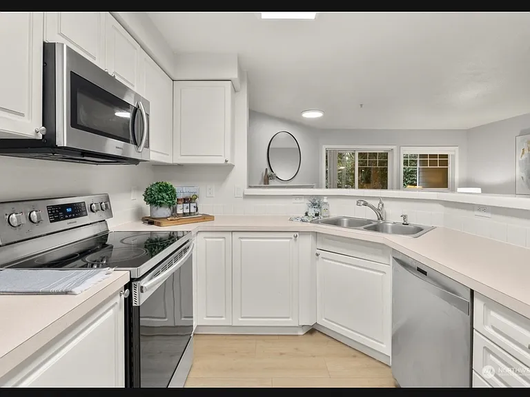 18501 SE Newport Way #G133 — Photo 7