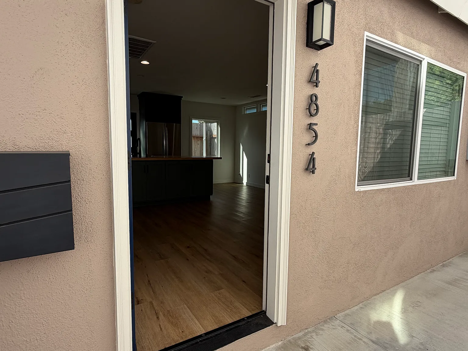 1 bed, 570 sqft, $3,400 — Photo 3