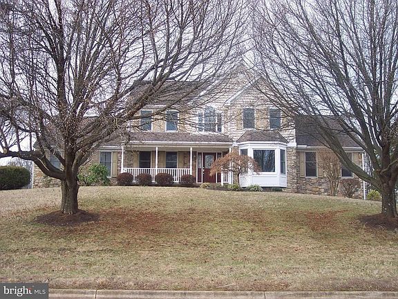 3rd image of 132 Menlough Dr