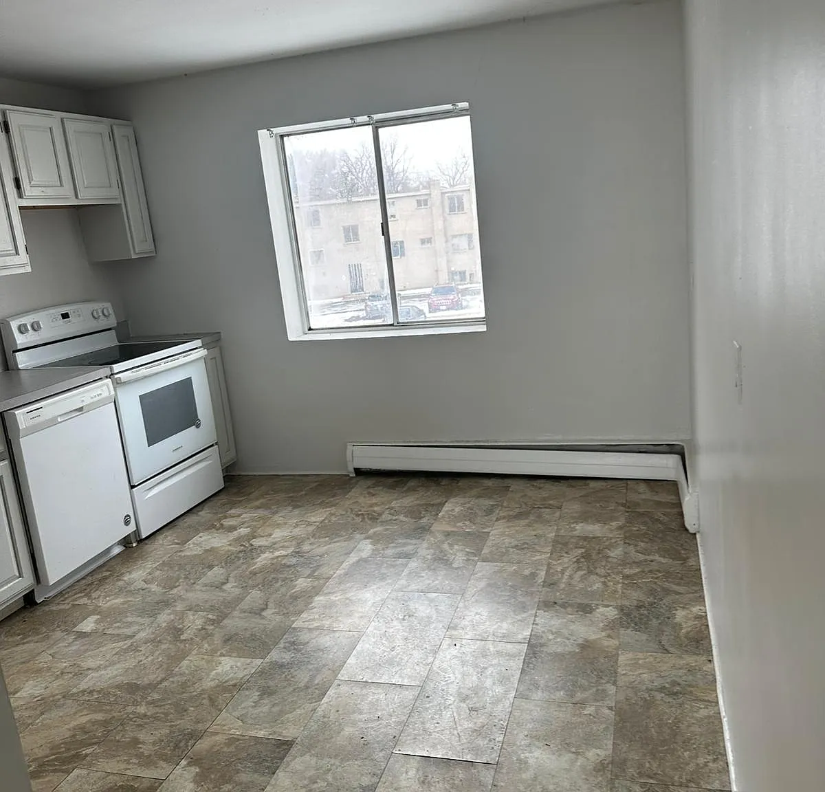 Silverlake Apartments — Photo 2