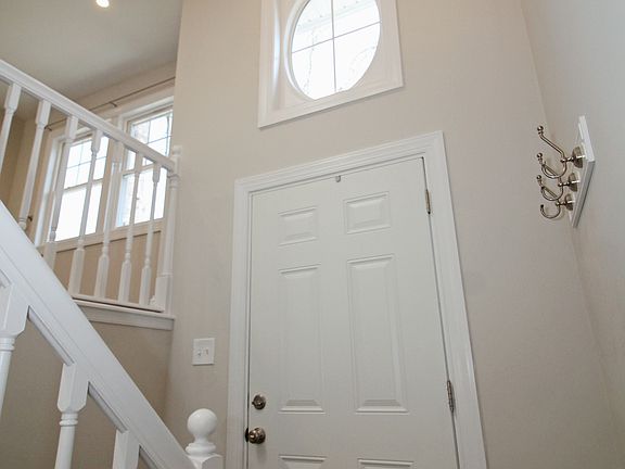 3rd image of 704 Whitneys Landing Dr