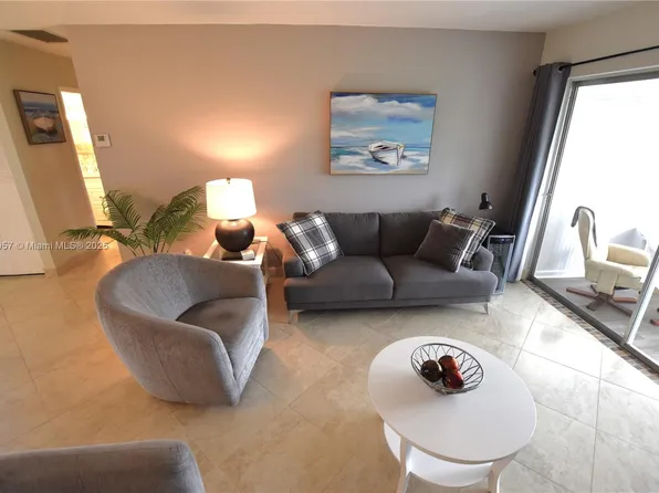 2823 Crosley Dr W APT G, West Palm Beach, FL 33415