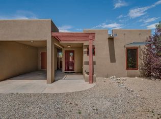 18 Comanche St, Taos, NM 87571