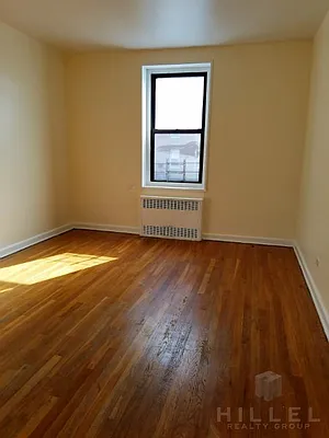 Rented by Hillel Realty Group | media 27