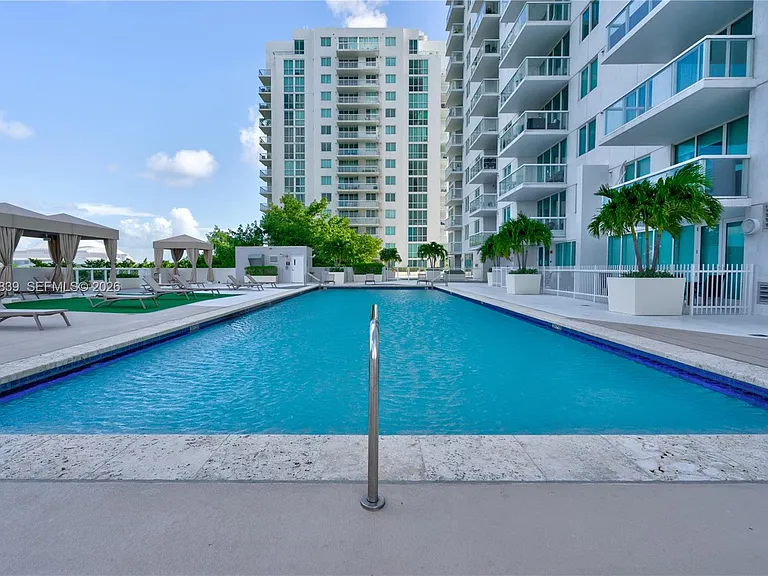 1871 NW South River Dr #802 — Photo 31