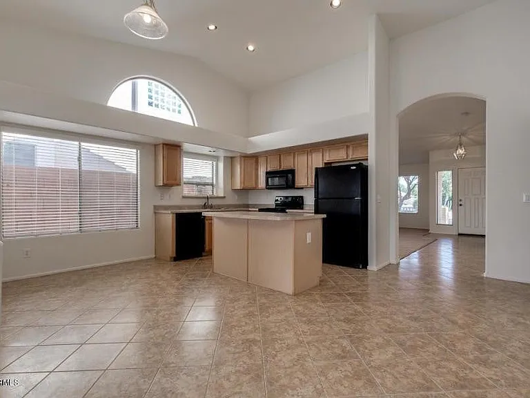 42376 W Chisholm Dr — Photo 10