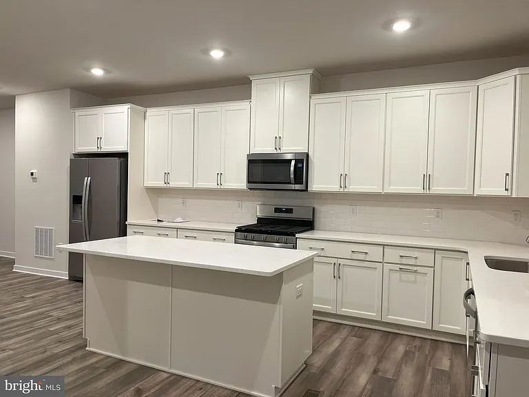 507 Titanium St — Photo 22
