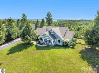 9758 Horizon Ridge Ln, Onekama, MI 49675