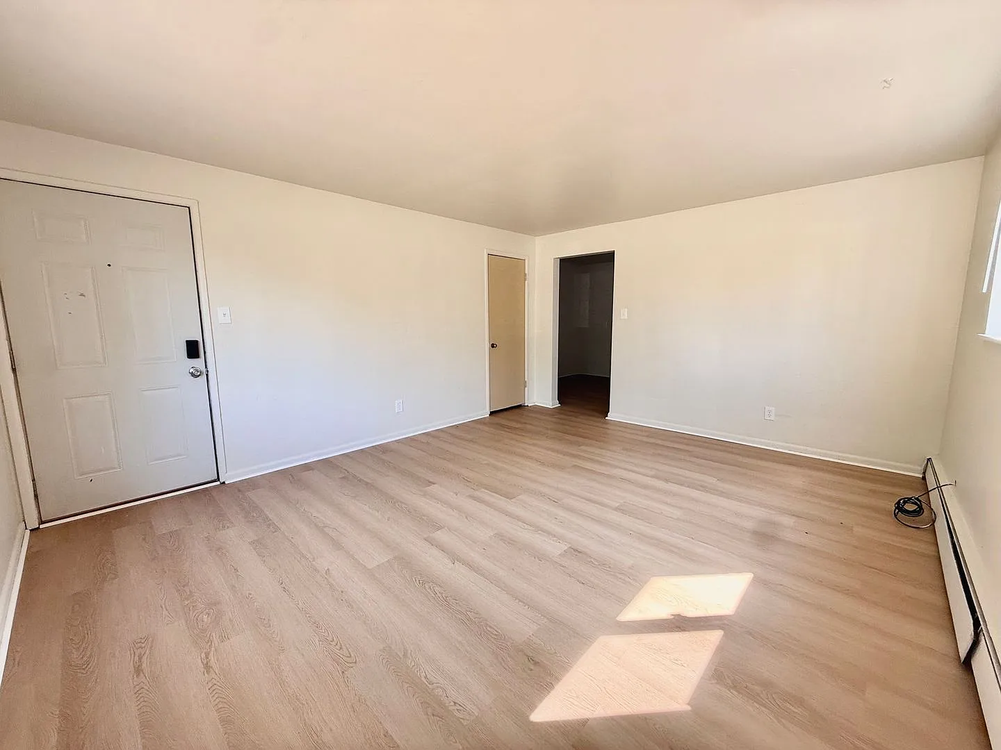 2 bed, 1.0 bath, $1,025 — Photo 3