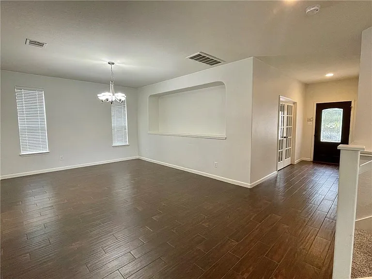 608 Trail Dust Dr — Photo 4