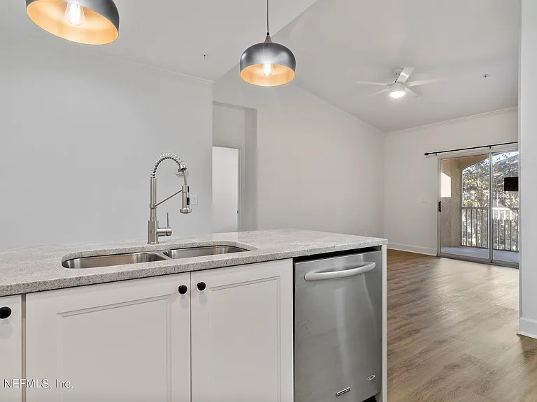 230 Colima Ct #937 — Photo 6