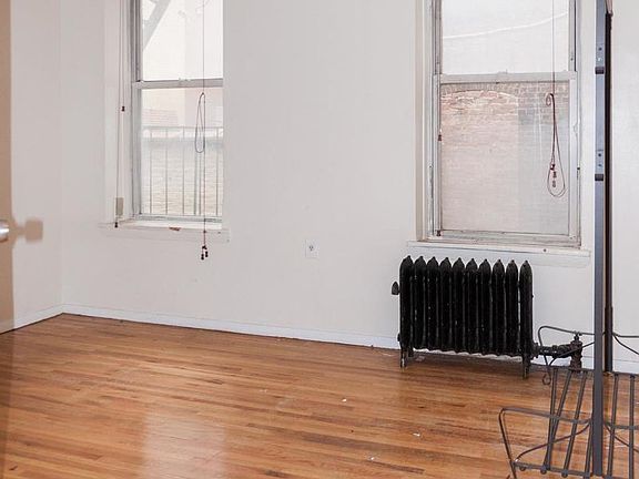 5th image of 321 W 47th St APT 3A
