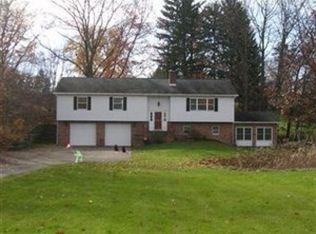 8048 Wolff Dr, Garrettsville, OH 44231
