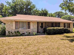 903 N Ash St, Waurika, OK 73573