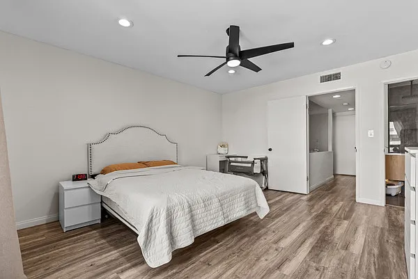 5409 Yarmouth Ave #3 — Photo 5