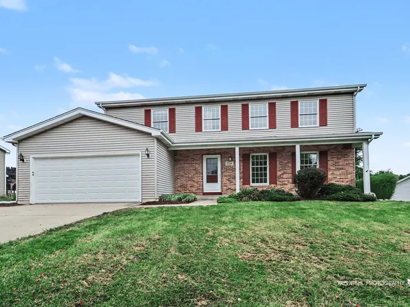 214 S Katie Ln, McHenry, IL 60050