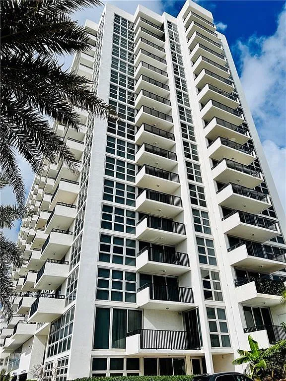 Building Photo - 525 N Ocean Blvd #1416